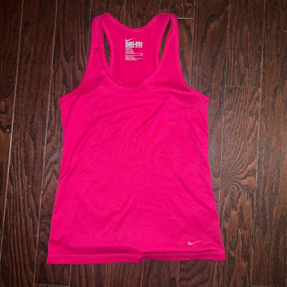 Nike dri fit racer back tank. Wowen’s Size S.